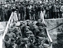 Dieudonné e De Boé são enviados do porto de La Rochelle para as prisões da Guiana Francesa.